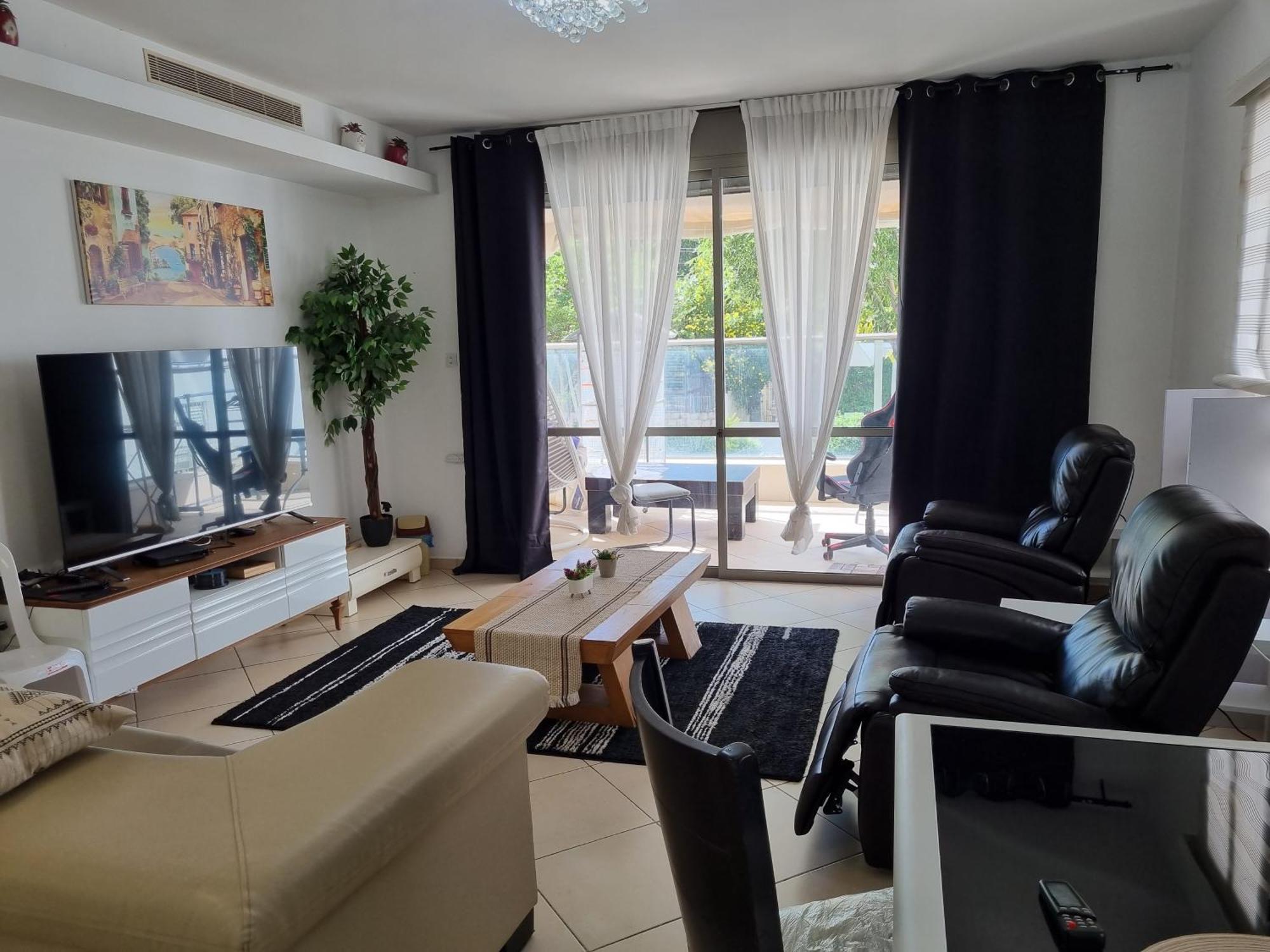 Turdeluxe Company Large 4 Bedroom Apartement In Central Rehovot Ngoại thất bức ảnh